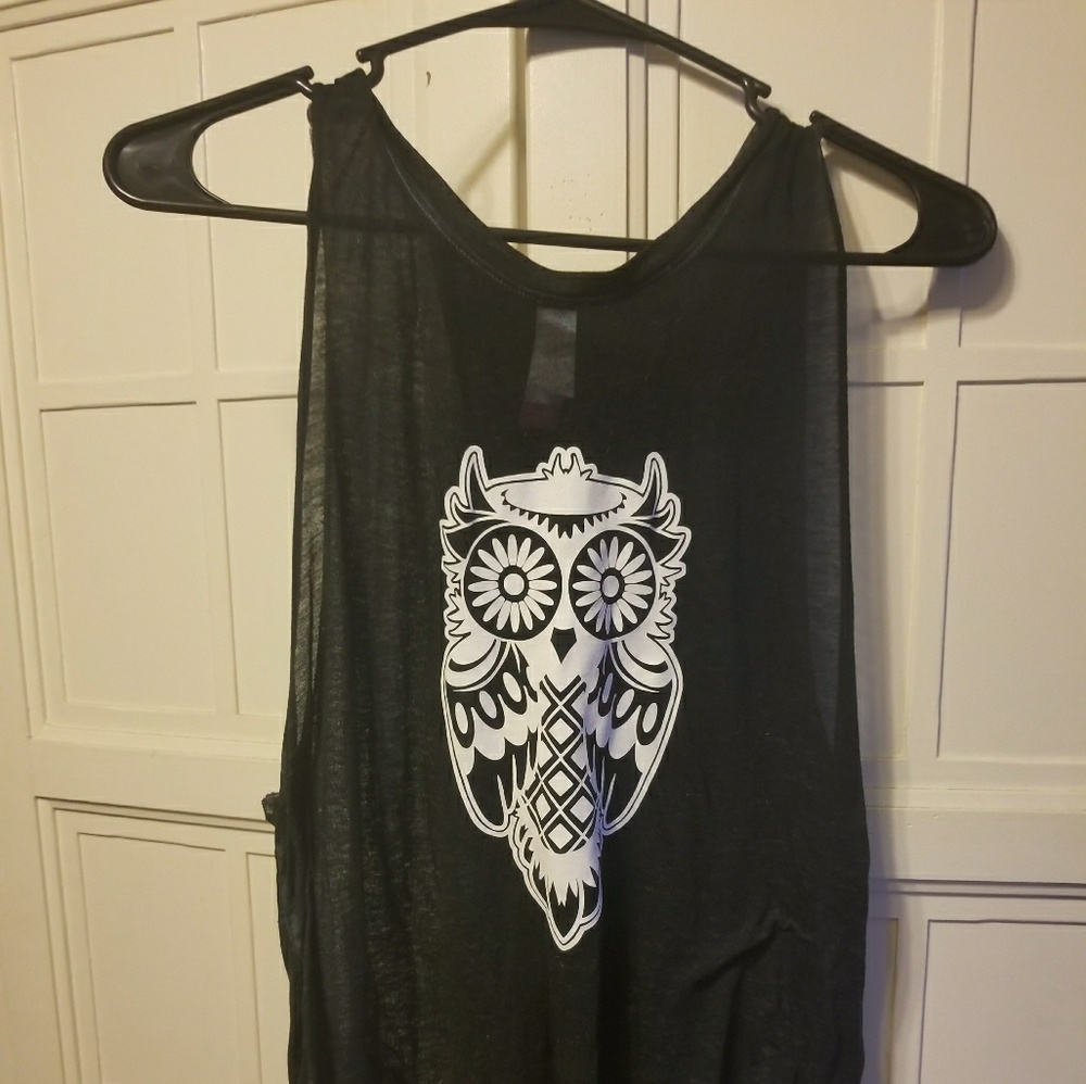 Tank tops - Picture 2 of 8